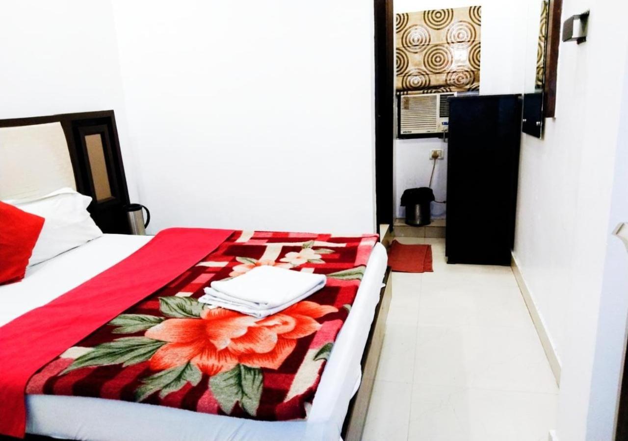 Hotel Revels By A1Rooms New Delhi Ngoại thất bức ảnh