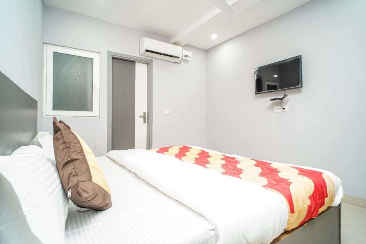 Hotel Revels By A1Rooms New Delhi Ngoại thất bức ảnh