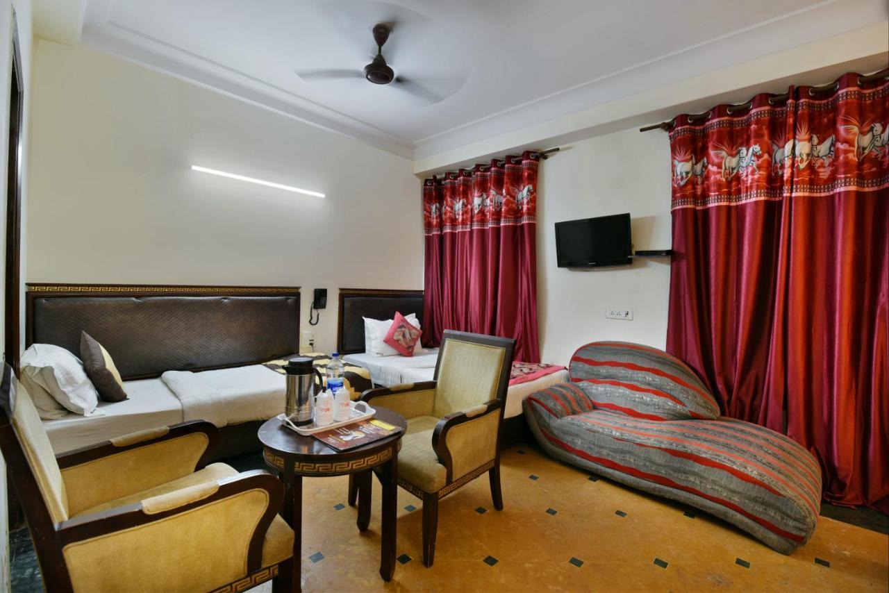 Hotel Revels By A1Rooms New Delhi Ngoại thất bức ảnh