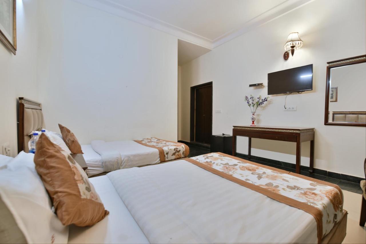 Hotel Revels By A1Rooms New Delhi Ngoại thất bức ảnh
