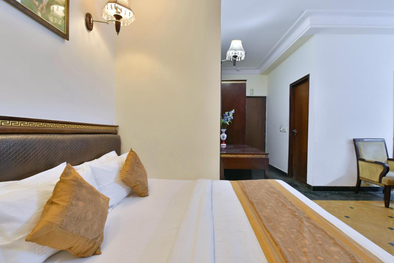 Hotel Revels By A1Rooms New Delhi Ngoại thất bức ảnh