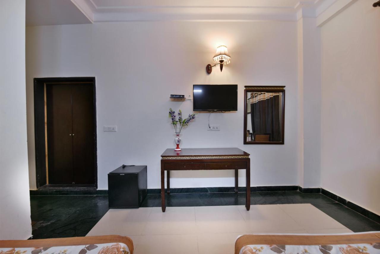 Hotel Revels By A1Rooms New Delhi Ngoại thất bức ảnh