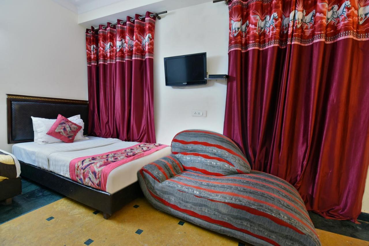 Hotel Revels By A1Rooms New Delhi Ngoại thất bức ảnh