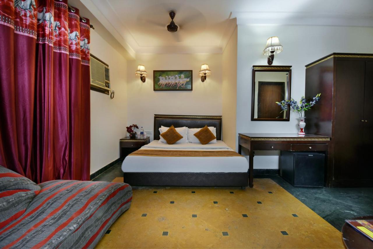Hotel Revels By A1Rooms New Delhi Ngoại thất bức ảnh